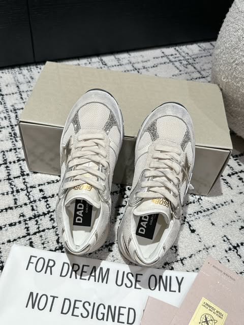 Golden Goose Dad Stars argenté et blanche
